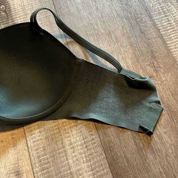 Victoria's Secret Black T-Shirt Bra with Molded Cups - Picture 9 of 11